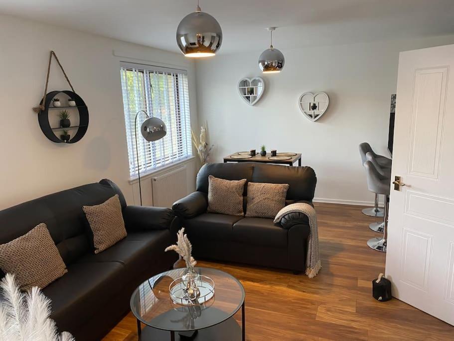 Perfectly Situated Luxury 2 Bedroom Apartment