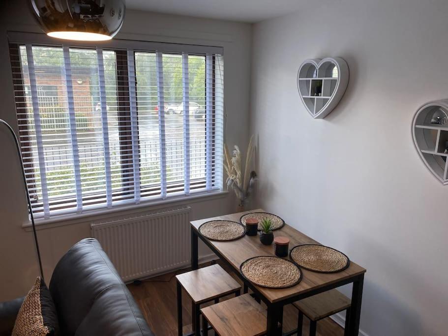 Apartment Perfectly Situated Luxury 2 Bedroom *